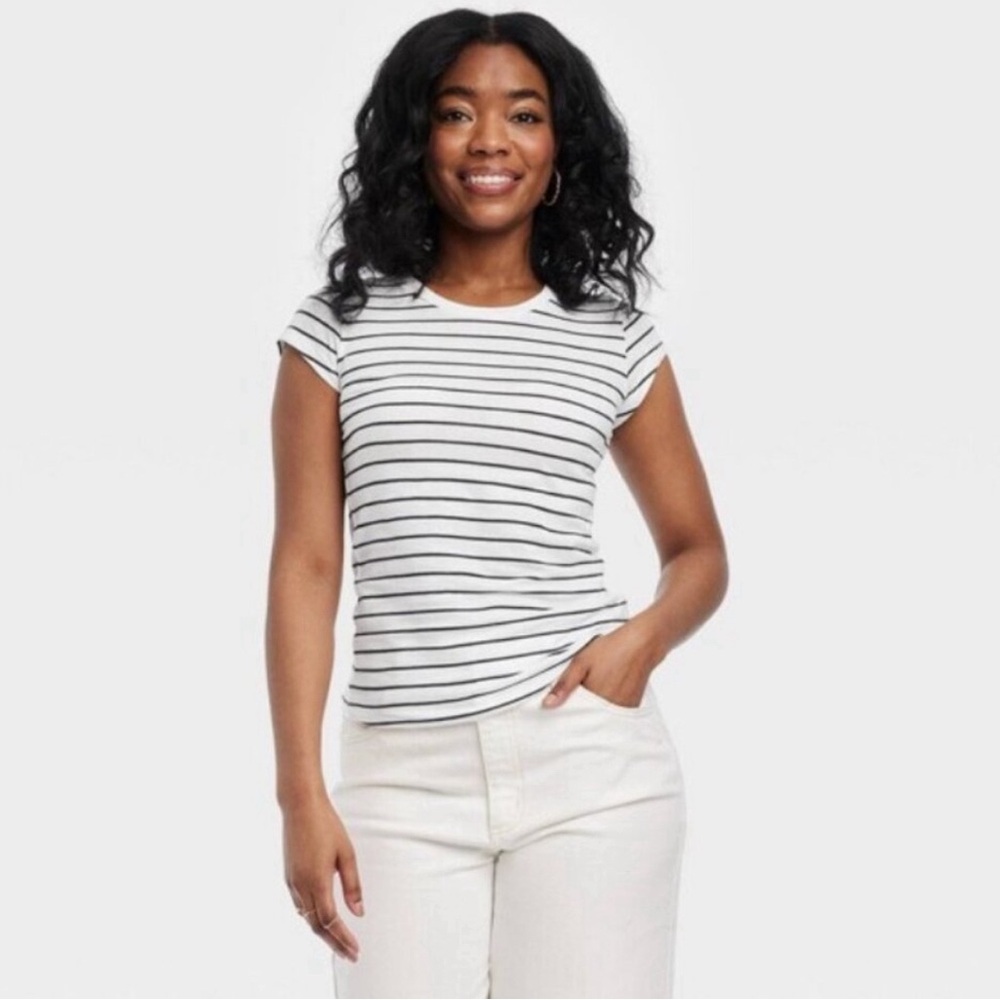 Universal Thread Women' Short Sleeve Cotton T-Shirt Navy Blue Striped S